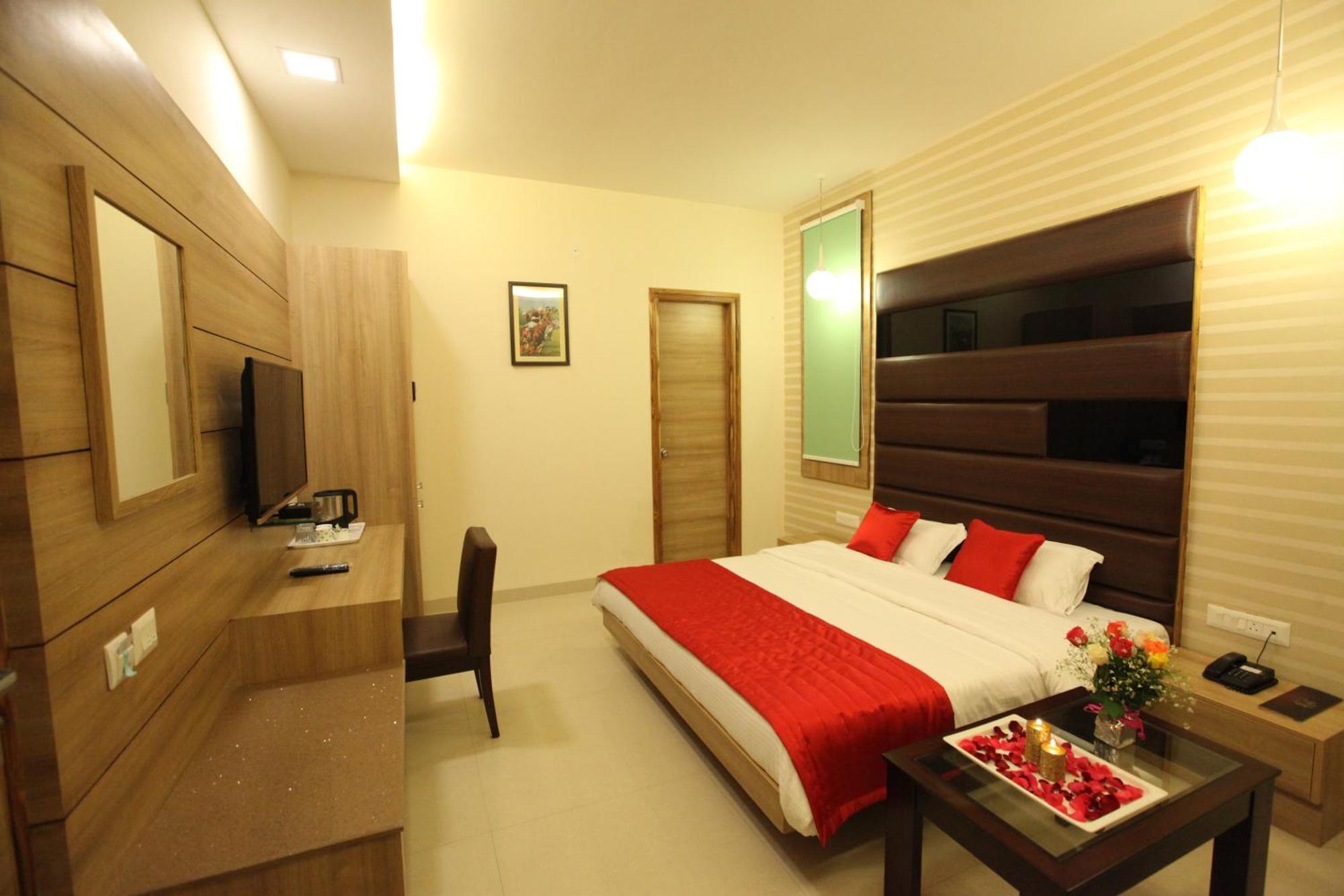 Hotel Golden Fern Patiāla 外观 照片